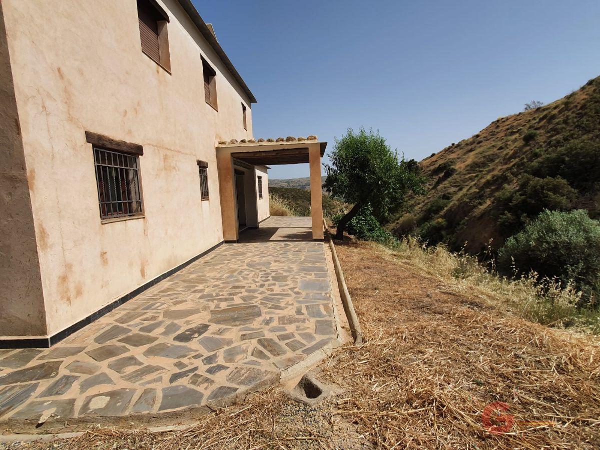 For sale of rural property in Cádiar