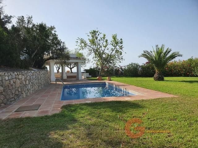 For sale of villa in La Herradura