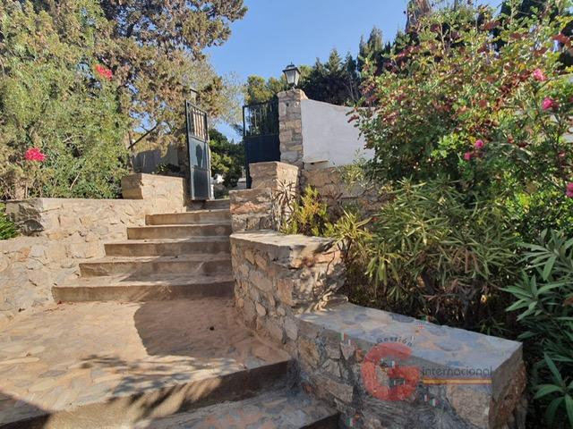 For sale of villa in La Herradura