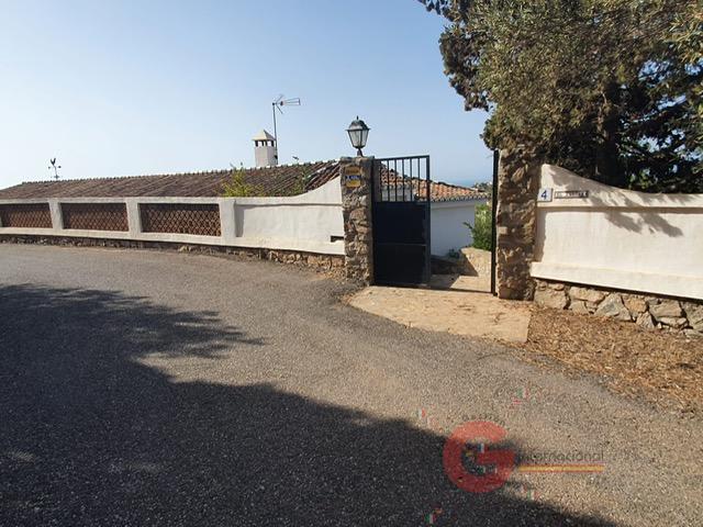 For sale of villa in La Herradura