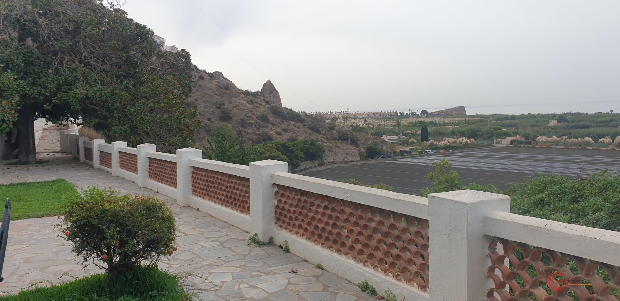 Venta de casa en Salobreña
