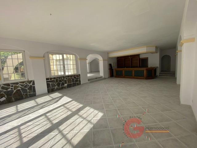 For sale of commercial in La Herradura