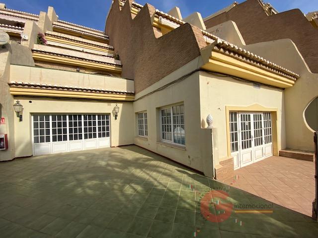 For sale of commercial in La Herradura
