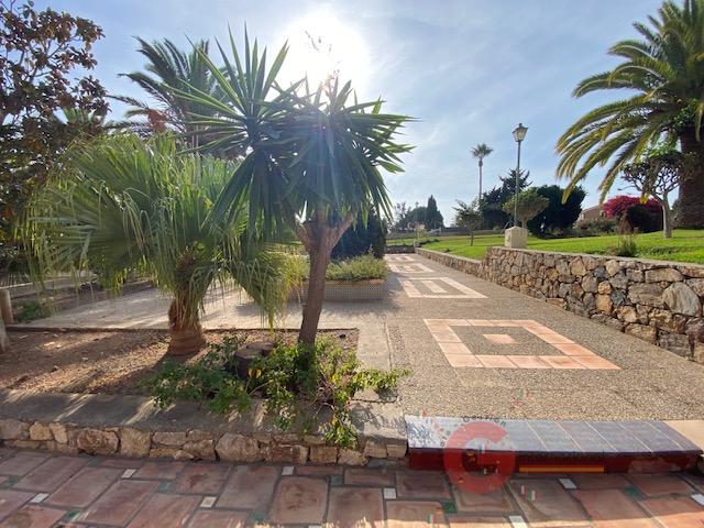 For sale of commercial in La Herradura