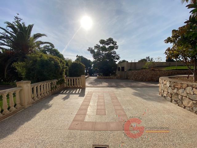 For sale of commercial in La Herradura