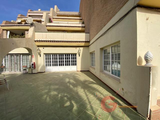 For sale of commercial in La Herradura