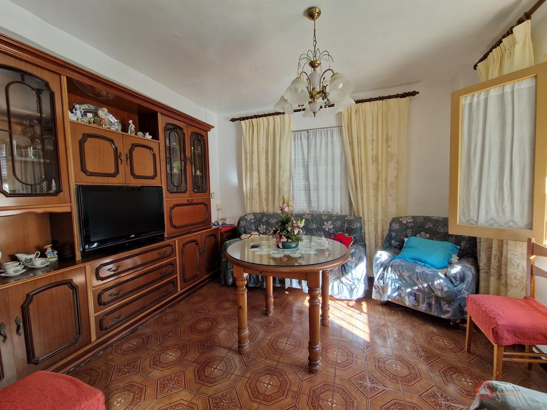 For sale of house in Salobreña