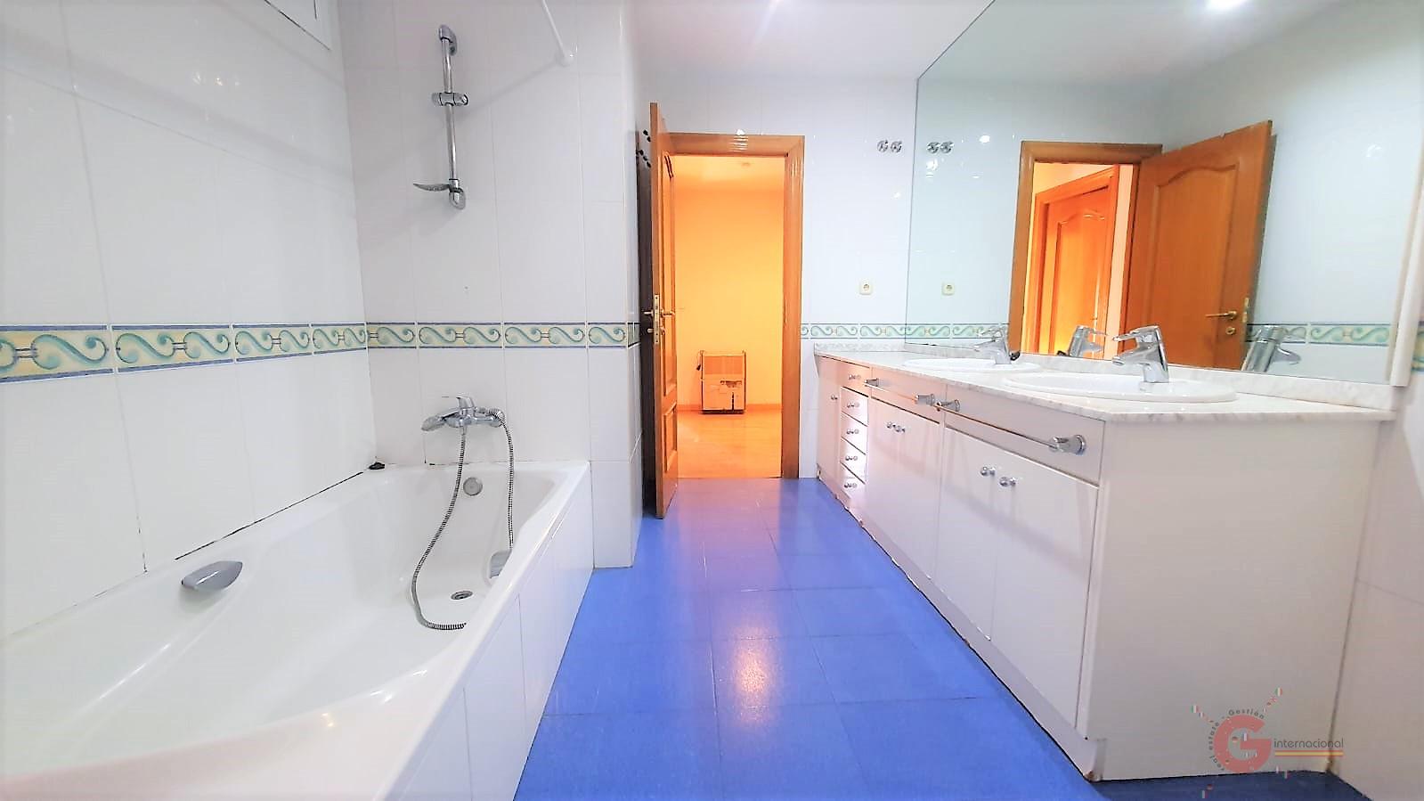 For sale of flat in Motril
