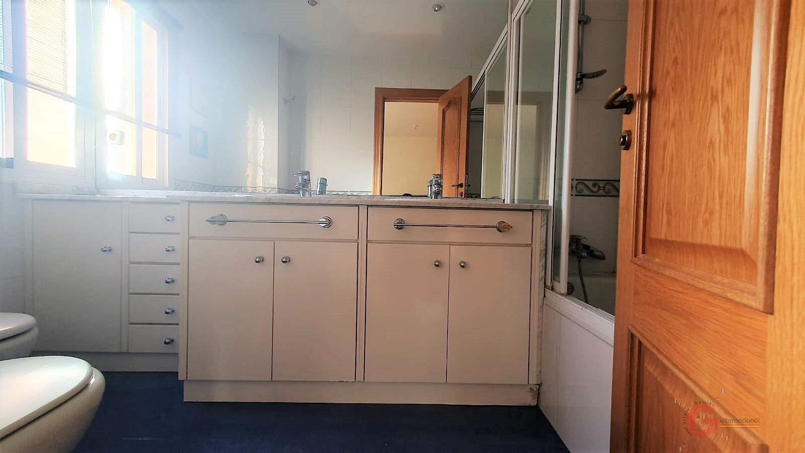 For sale of flat in Motril
