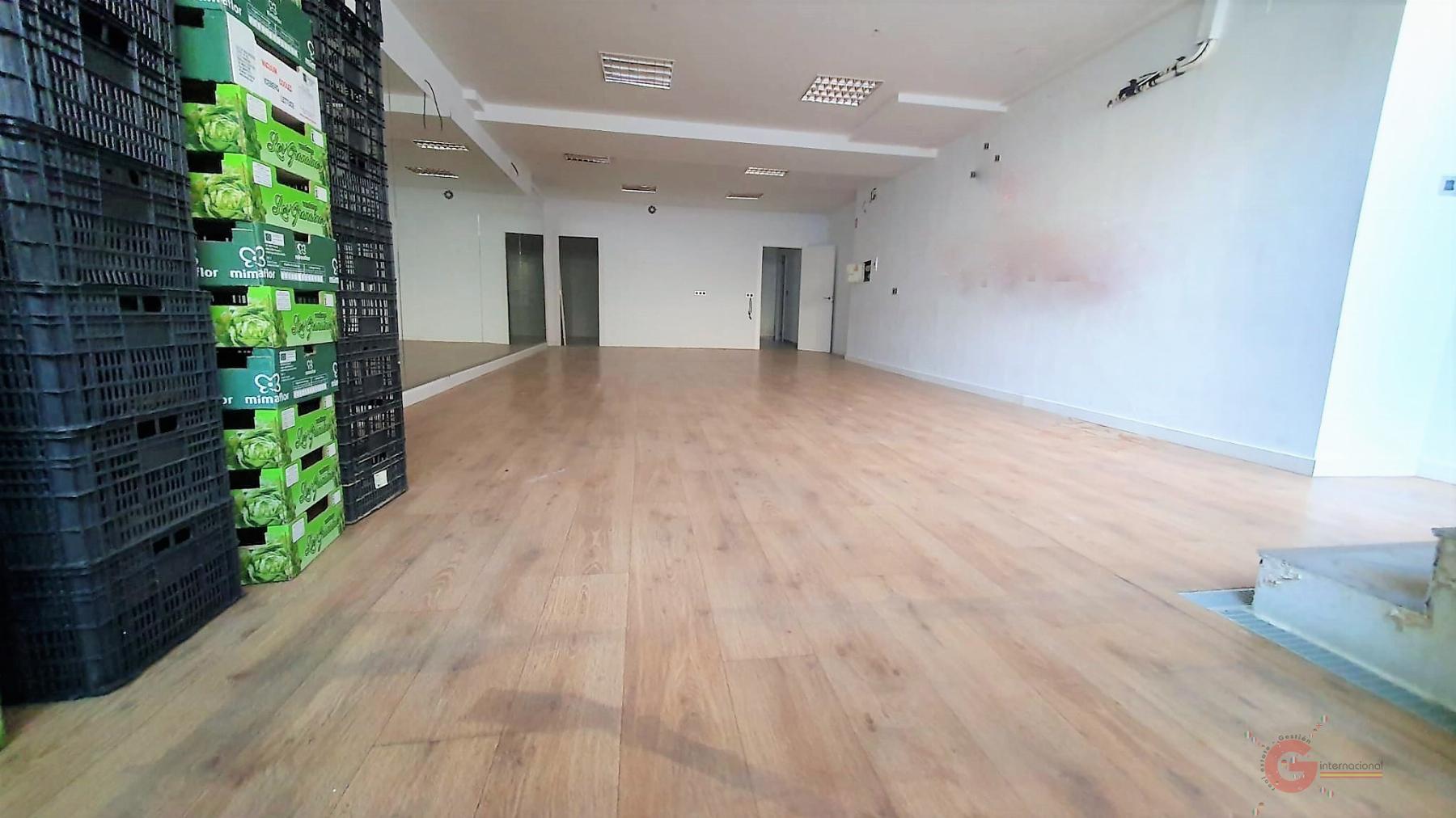 Venta de local comercial en Vélez de Benaudalla