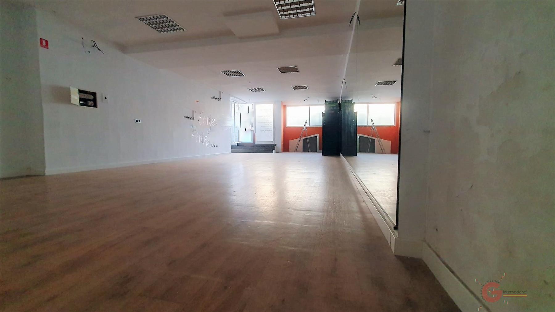 Venta de local comercial en Vélez de Benaudalla