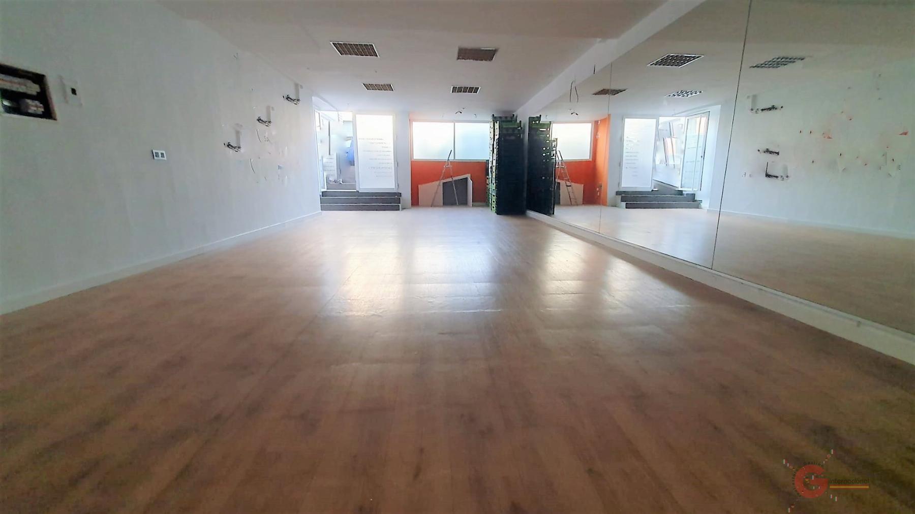 For sale of commercial in Vélez de Benaudalla