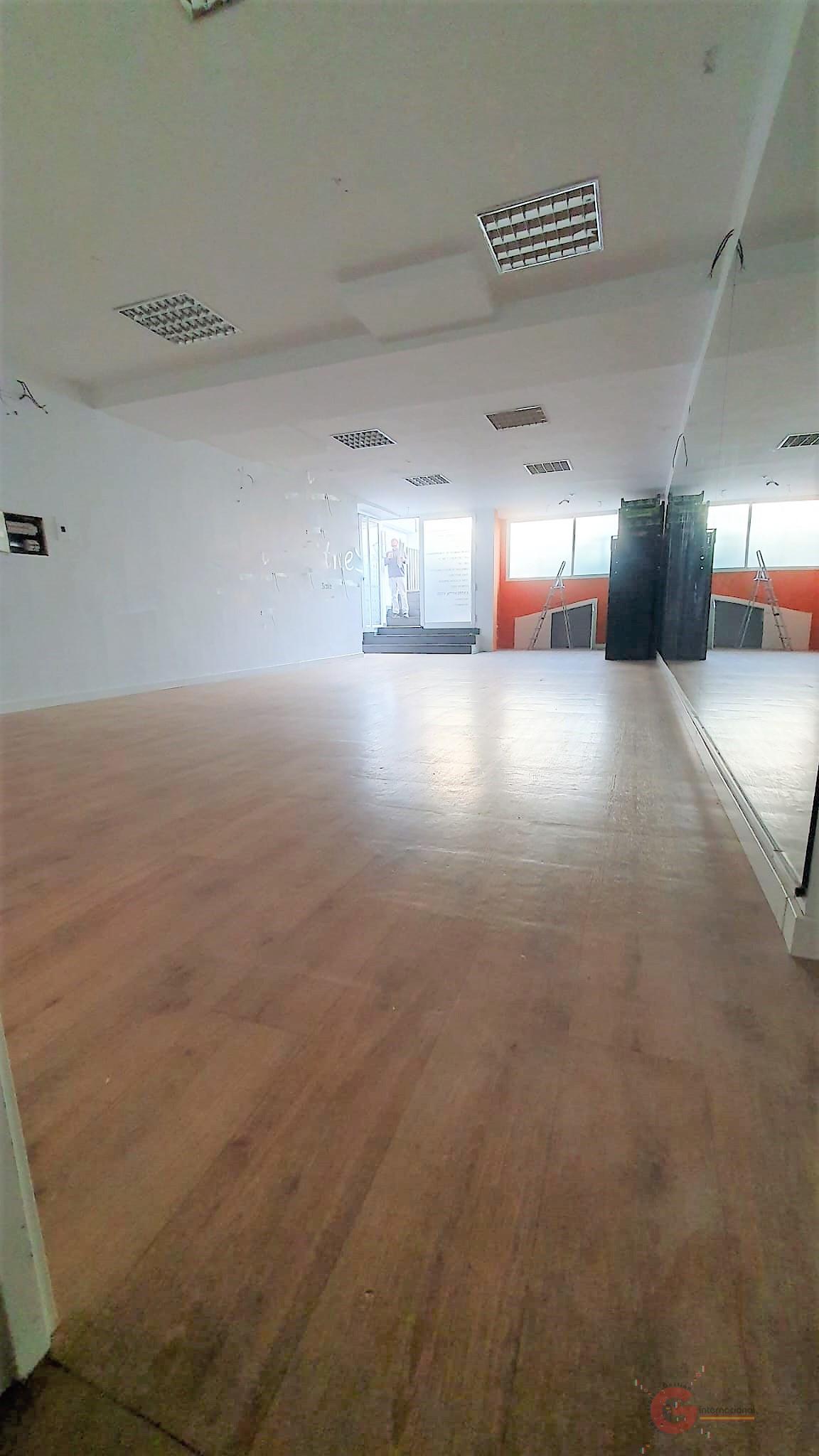 Venta de local comercial en Vélez de Benaudalla