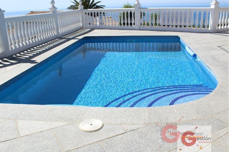 For sale of villa in Salobreña