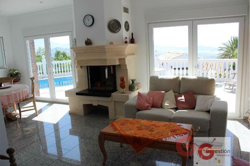 For sale of villa in Salobreña