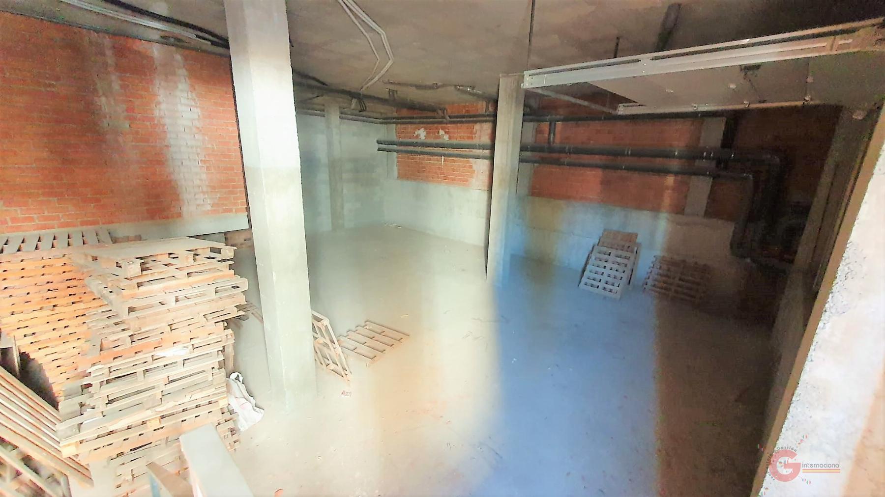 For sale of commercial in Salobreña