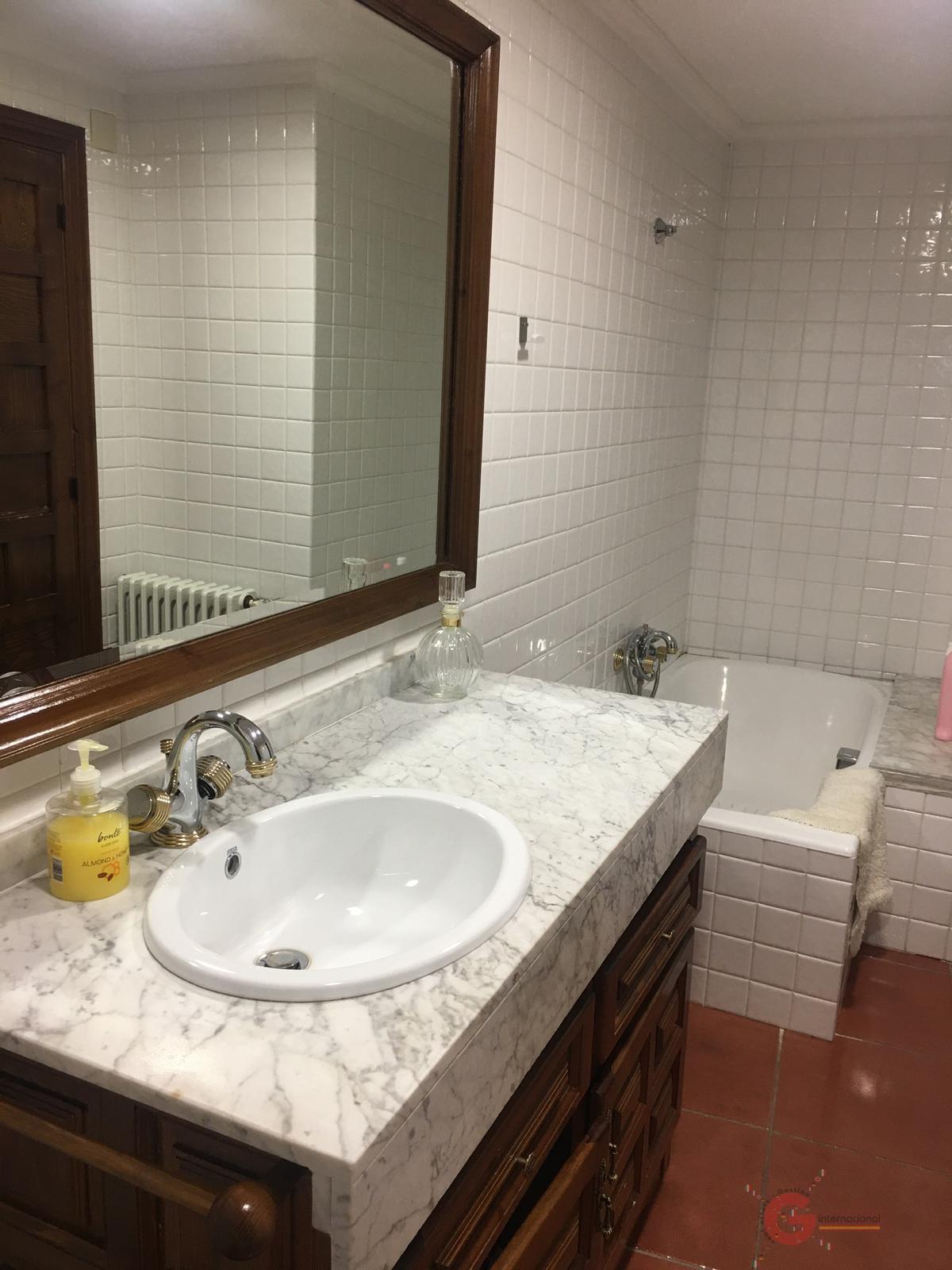 For sale of house in Guadix