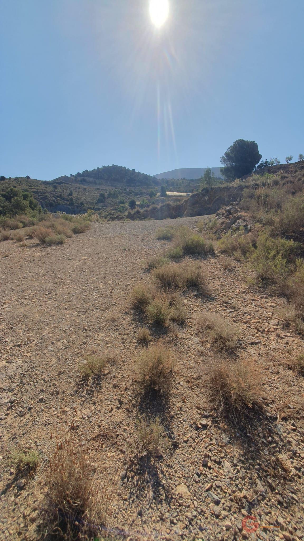 For sale of land in Vélez de Benaudalla