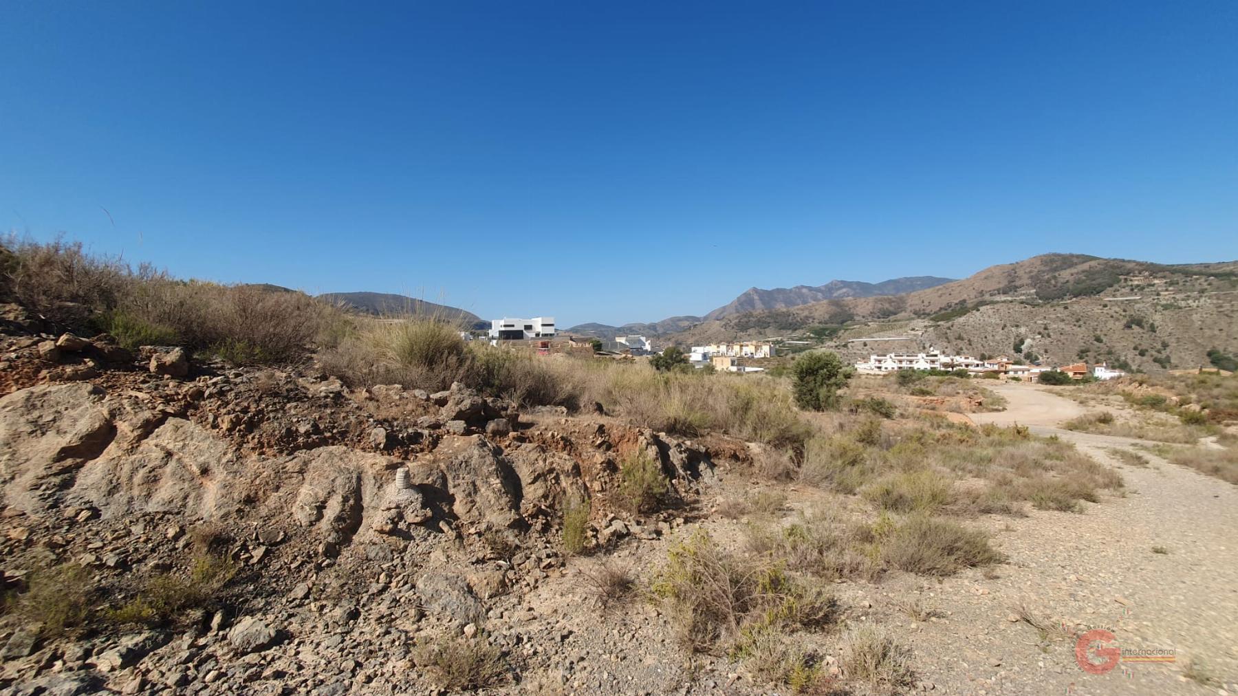 For sale of land in Vélez de Benaudalla