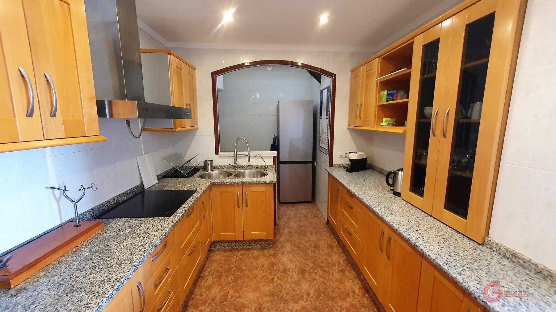 For sale of building in Salobreña