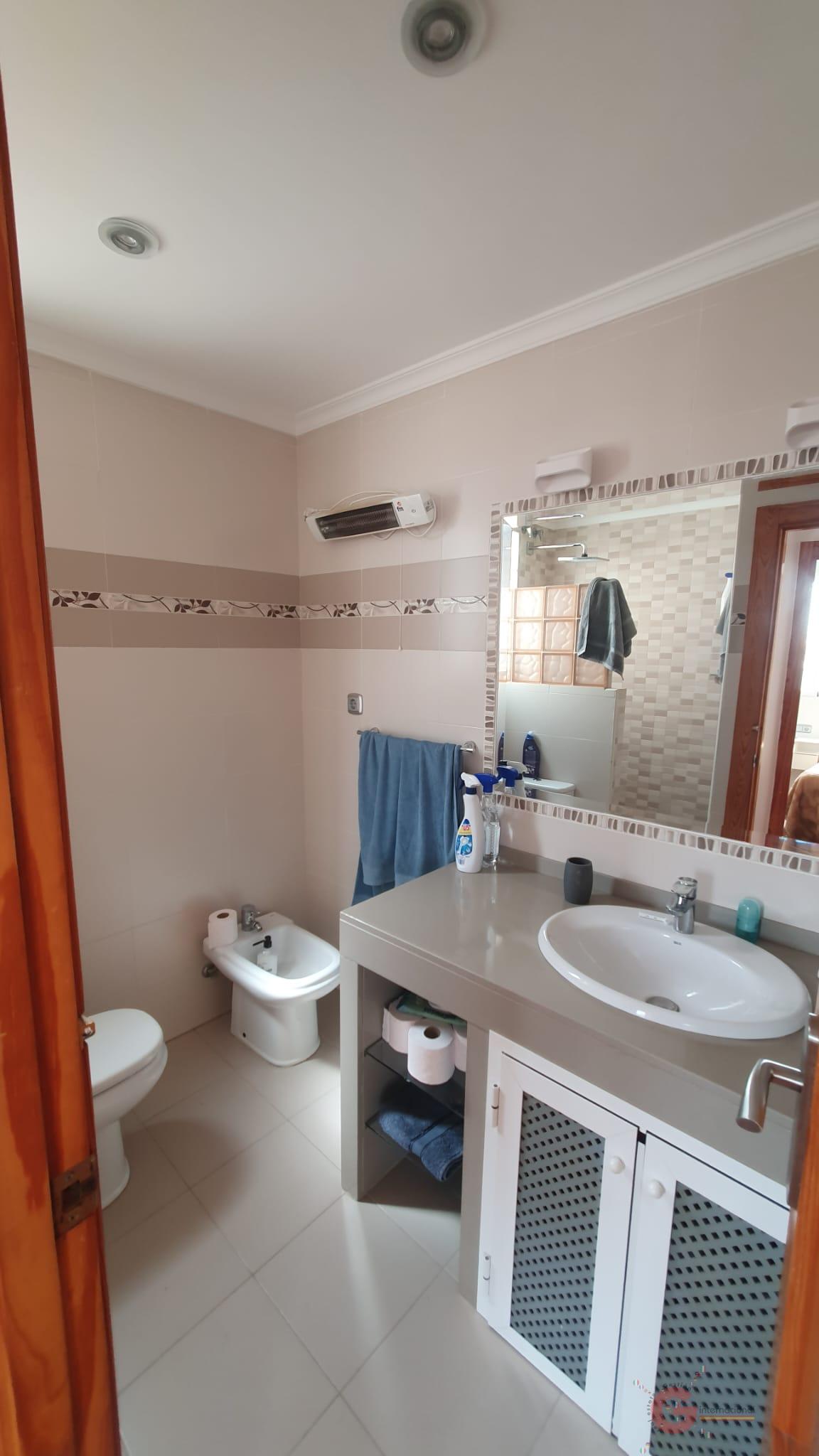 For sale of building in Salobreña