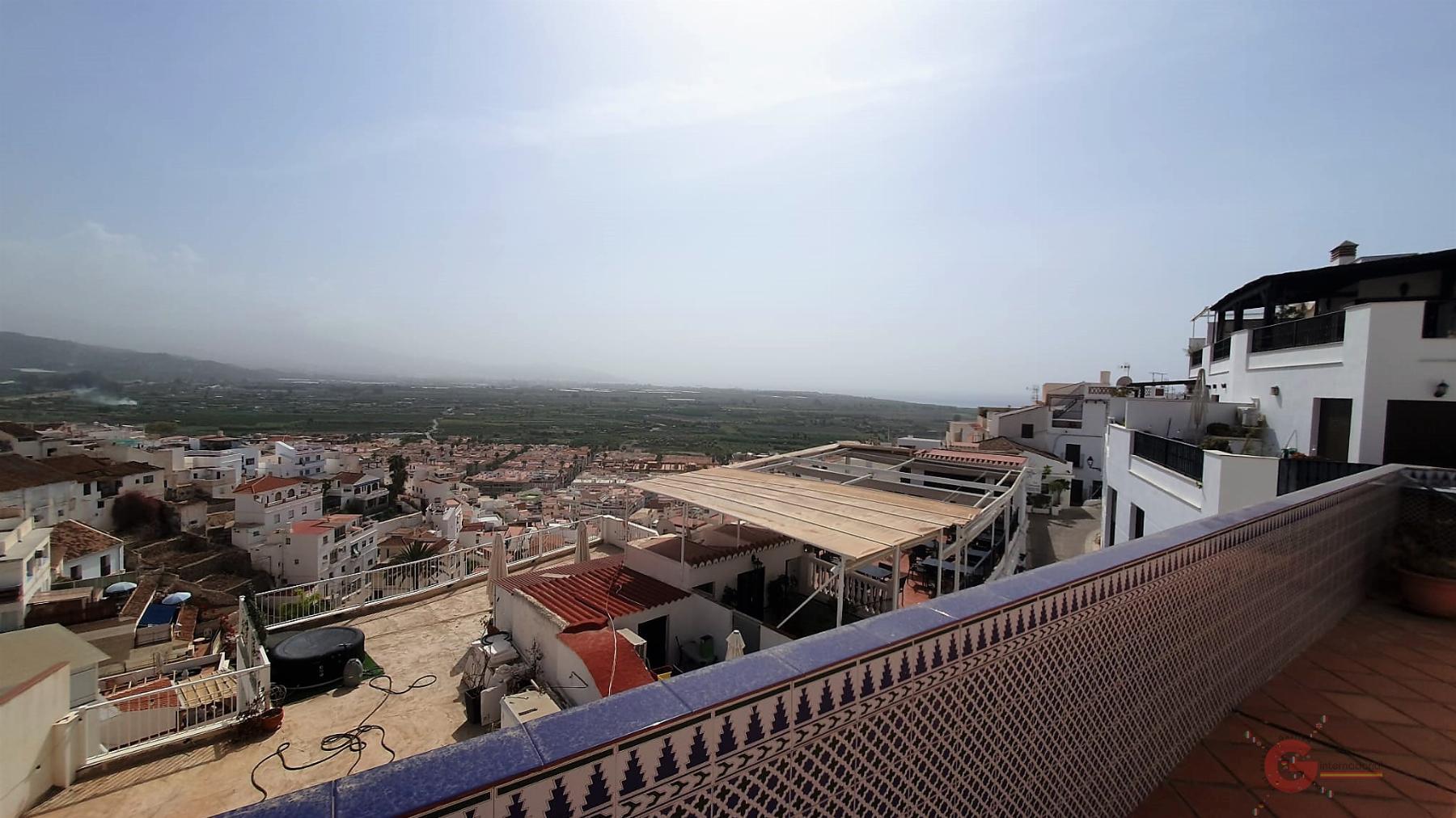 For sale of building in Salobreña