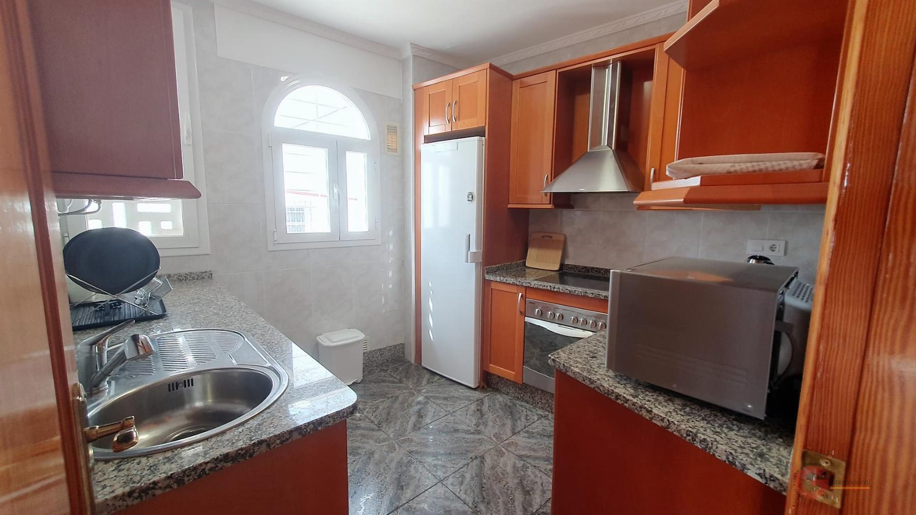 For sale of building in Salobreña
