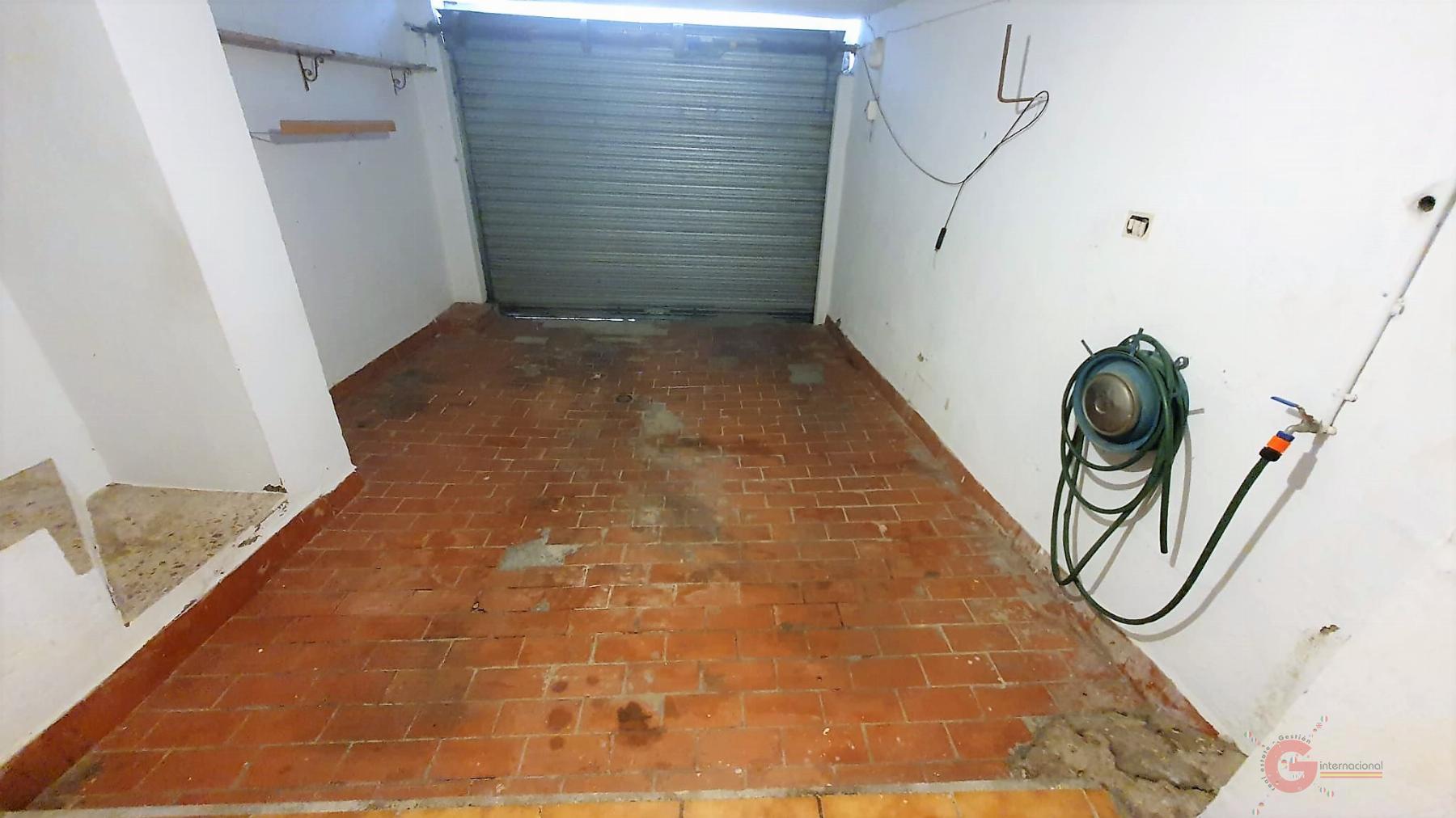 For sale of building in Salobreña