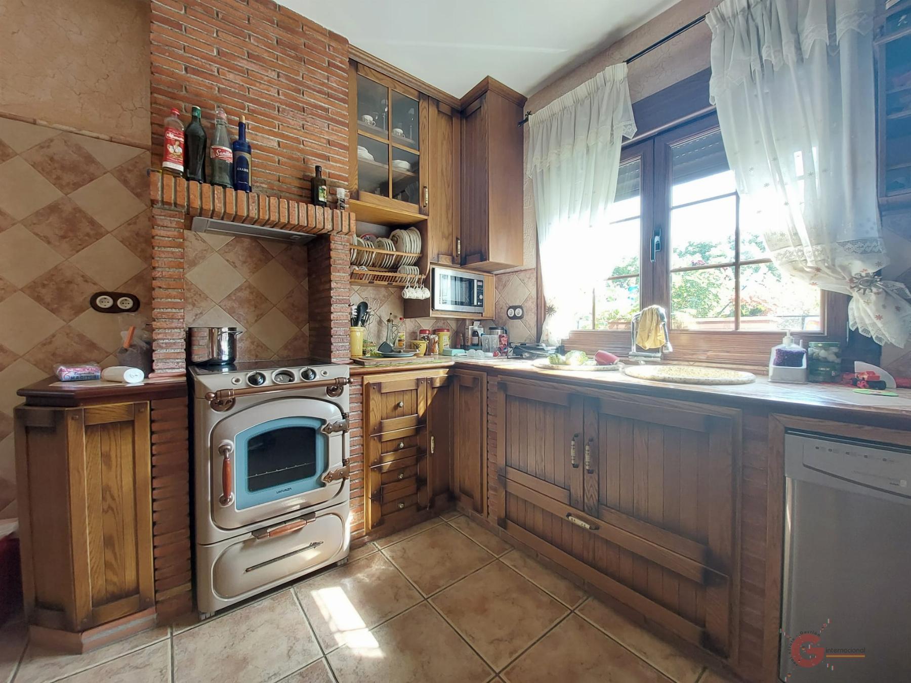 For sale of house in Salobreña