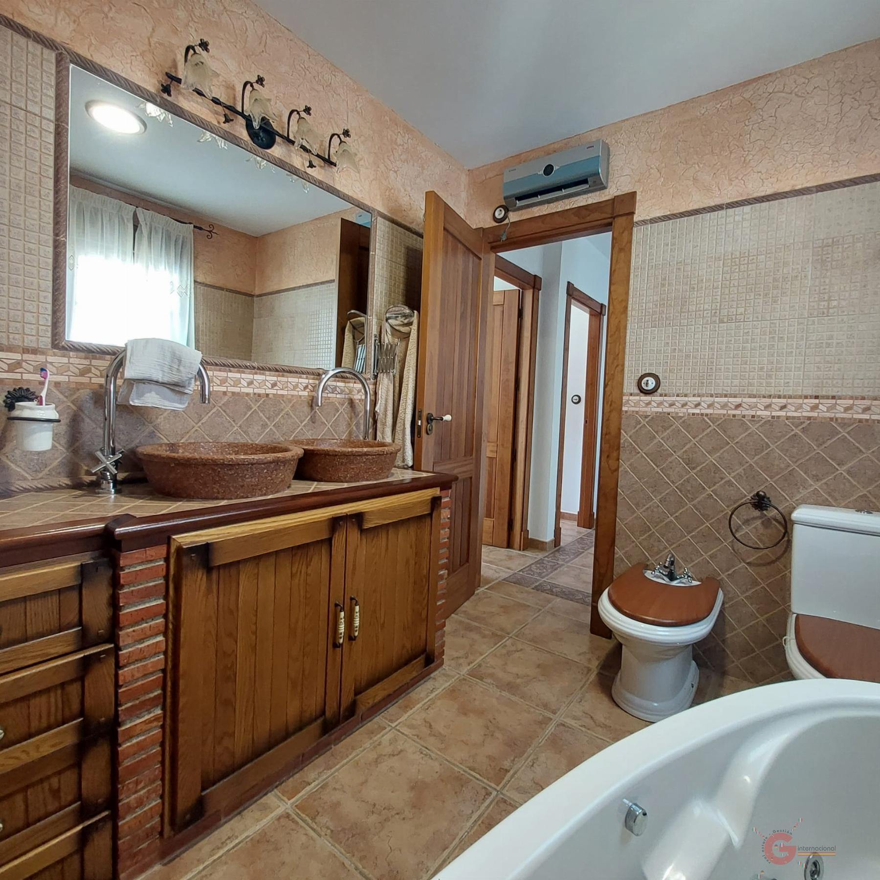 For sale of house in Salobreña