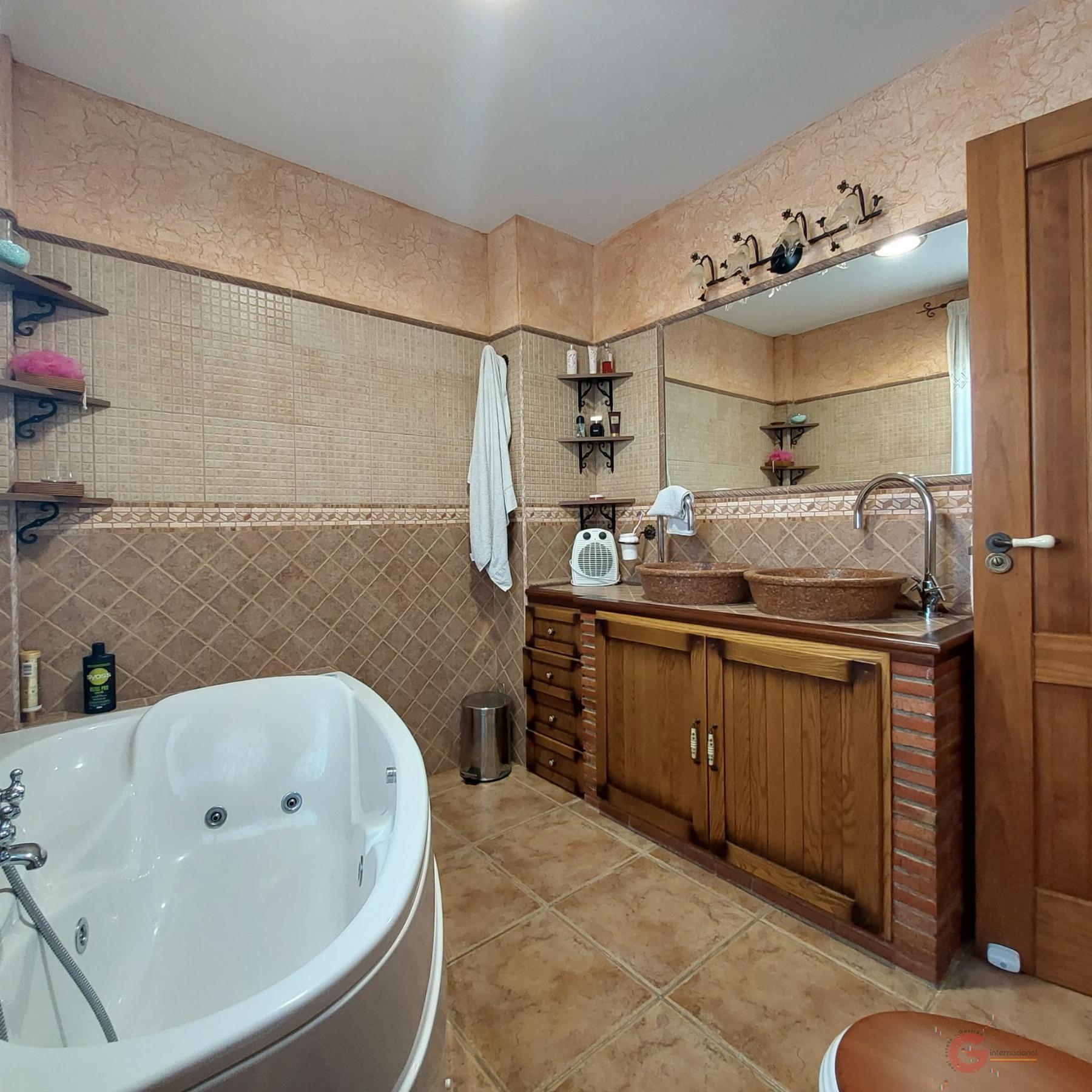 For sale of house in Salobreña