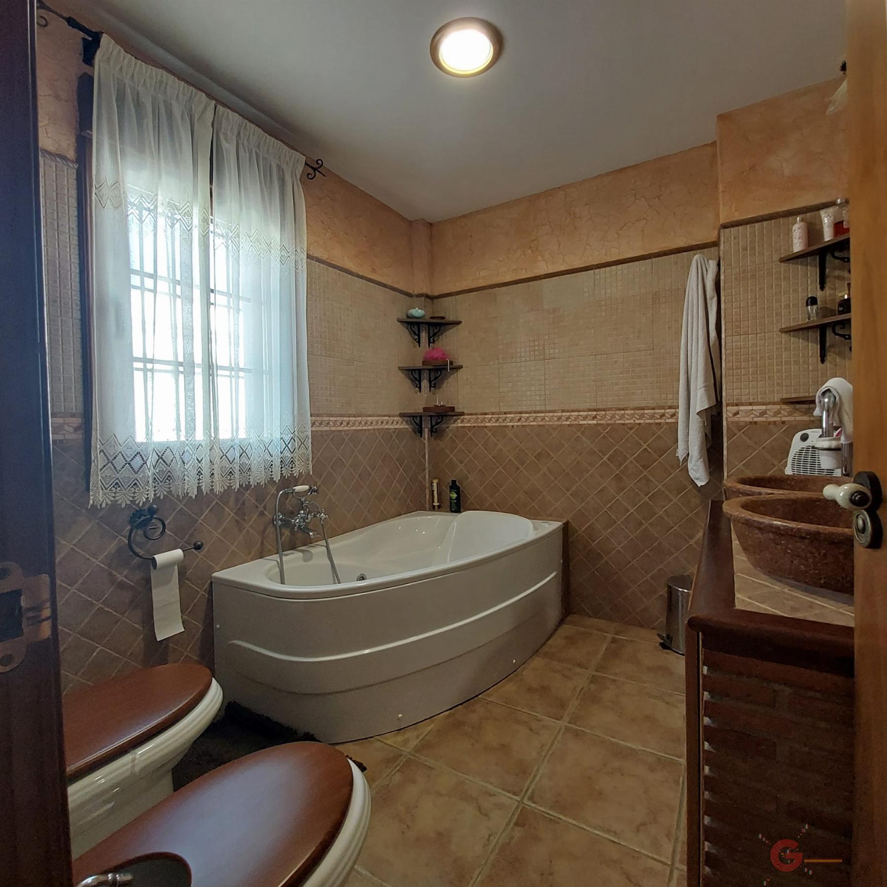 For sale of house in Salobreña