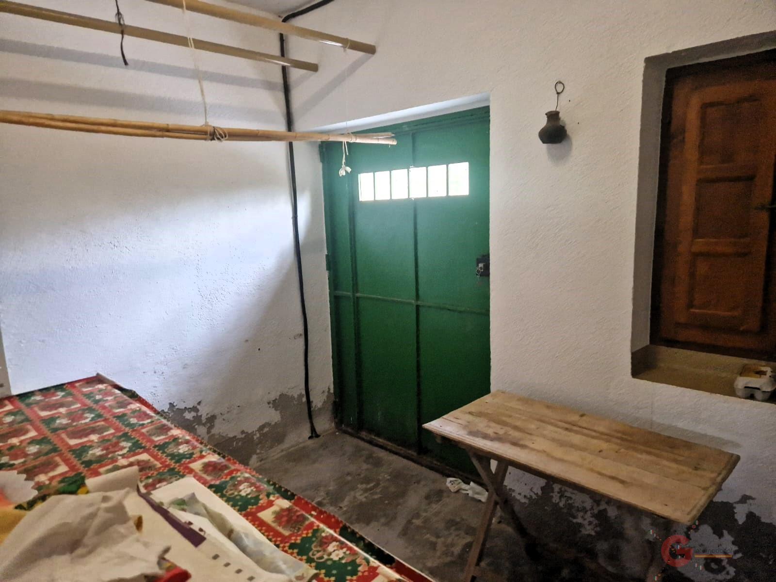 Venta de finca rústica en Lanjarón