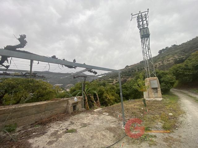 Venta de finca rústica en Otívar