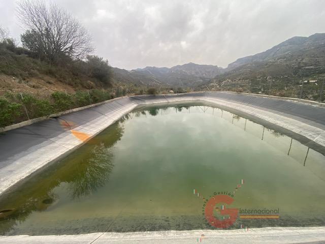 Venta de finca rústica en Otívar