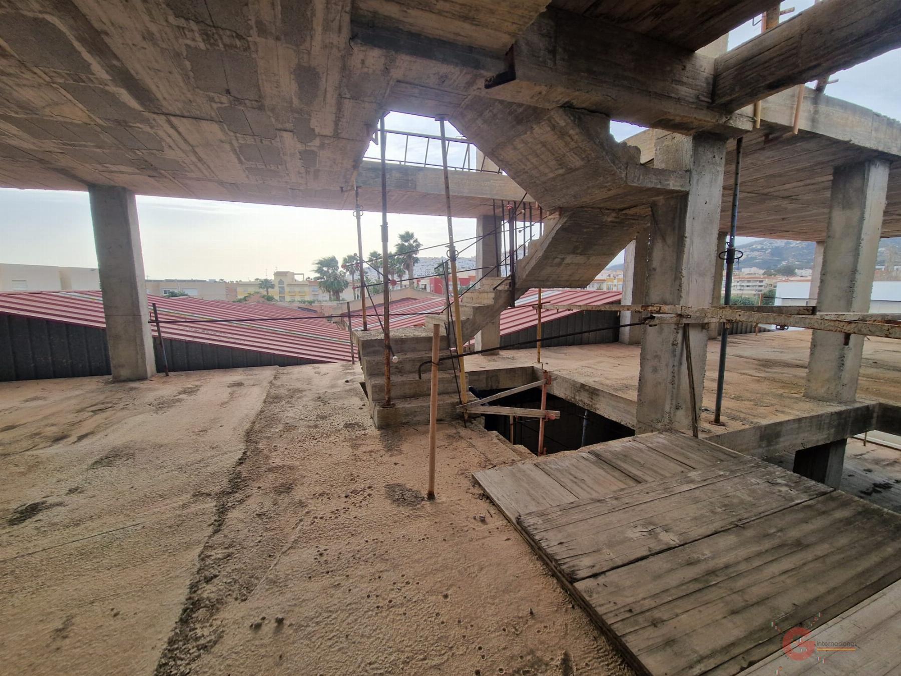 For sale of building in Salobreña