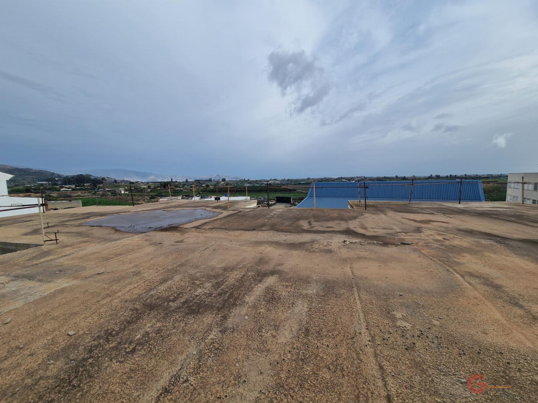 For sale of building in Salobreña