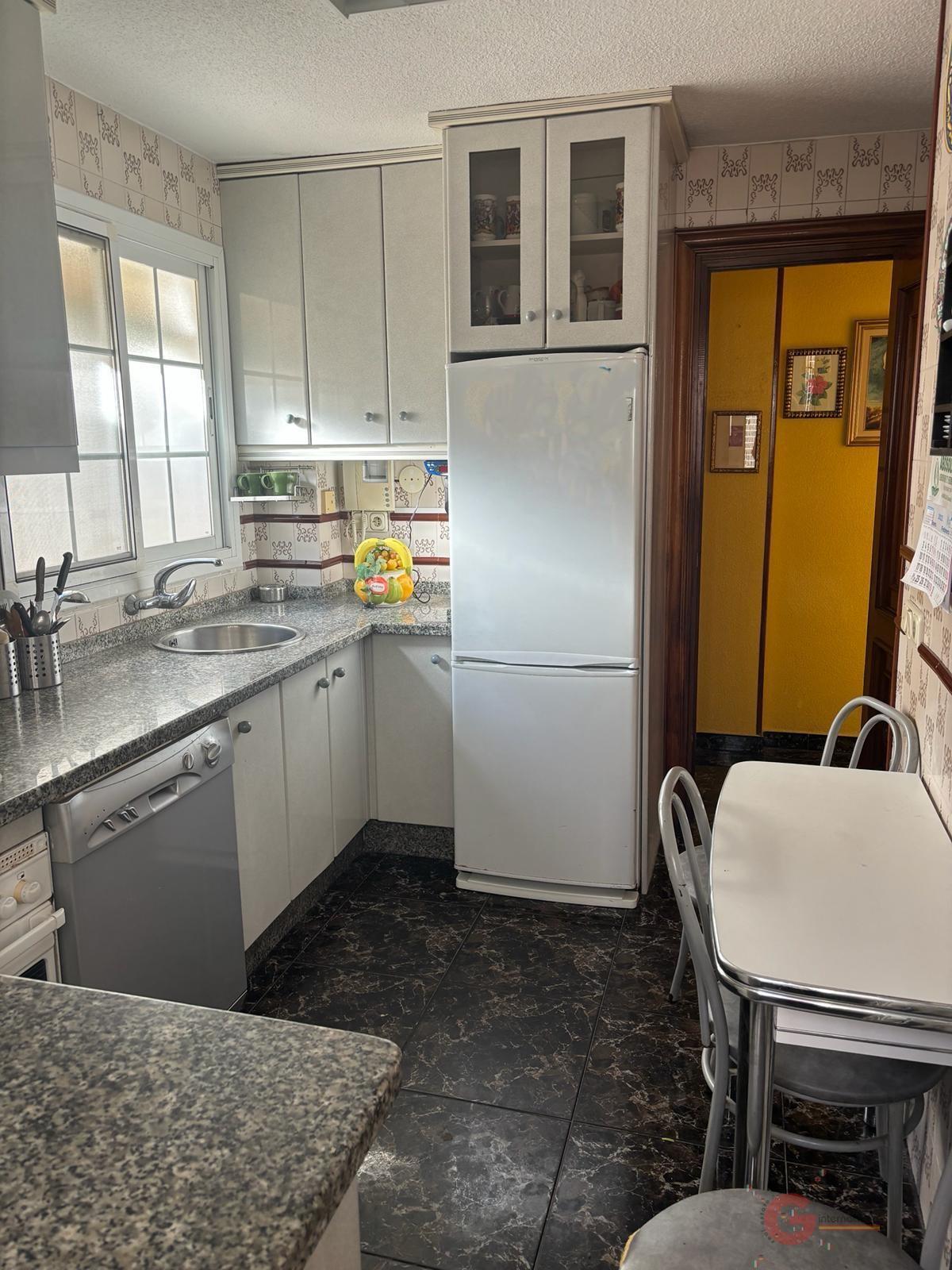 For sale of flat in Almuñécar