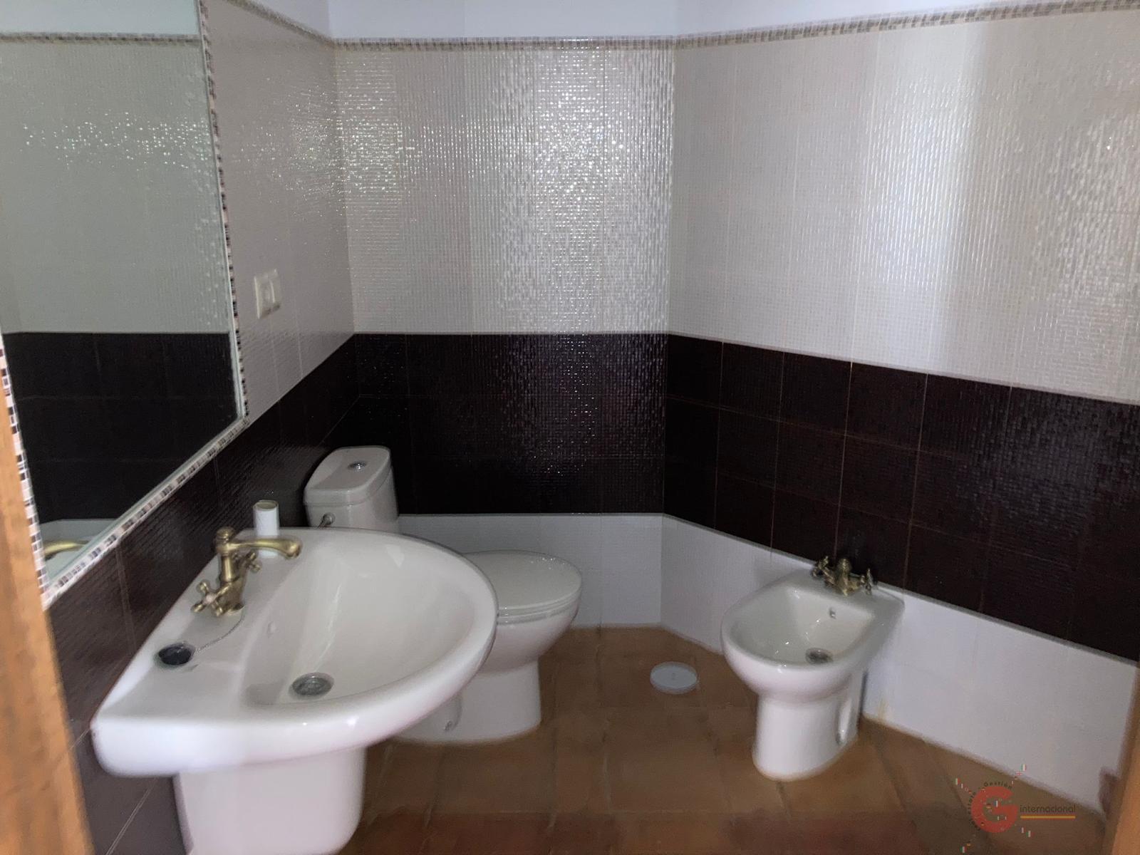 For sale of house in Vélez de Benaudalla