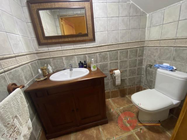 For sale of house in Almuñécar