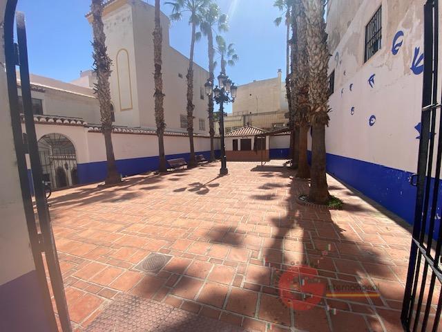 For sale of house in Almuñécar