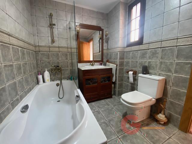 For sale of house in Almuñécar