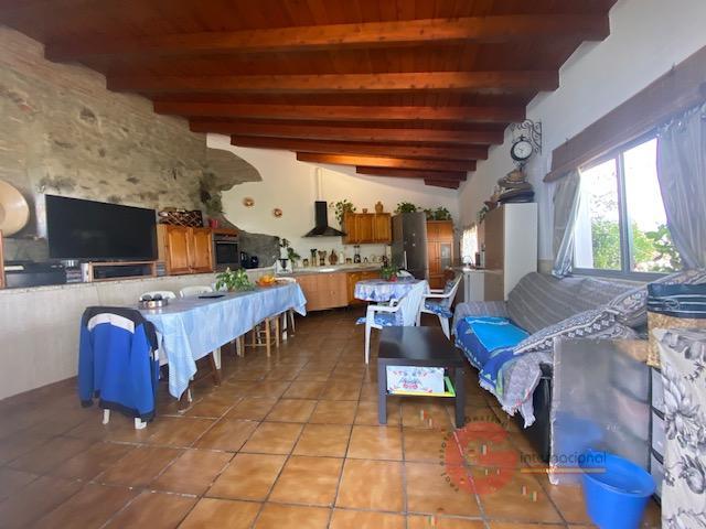 For sale of house in Vélez-Málaga