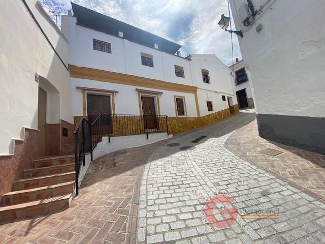 For sale of house in Vélez-Málaga