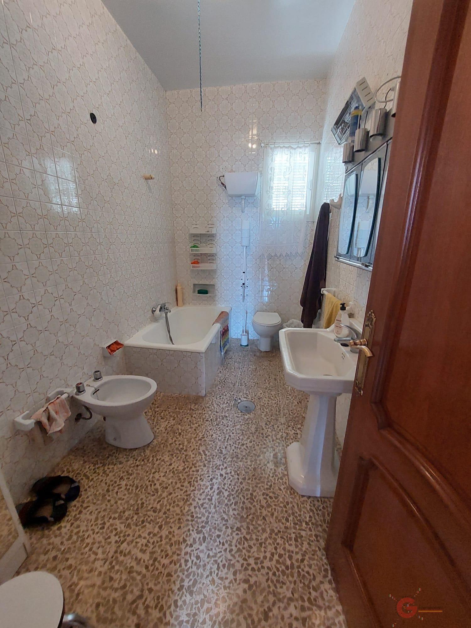 For sale of house in Salobreña