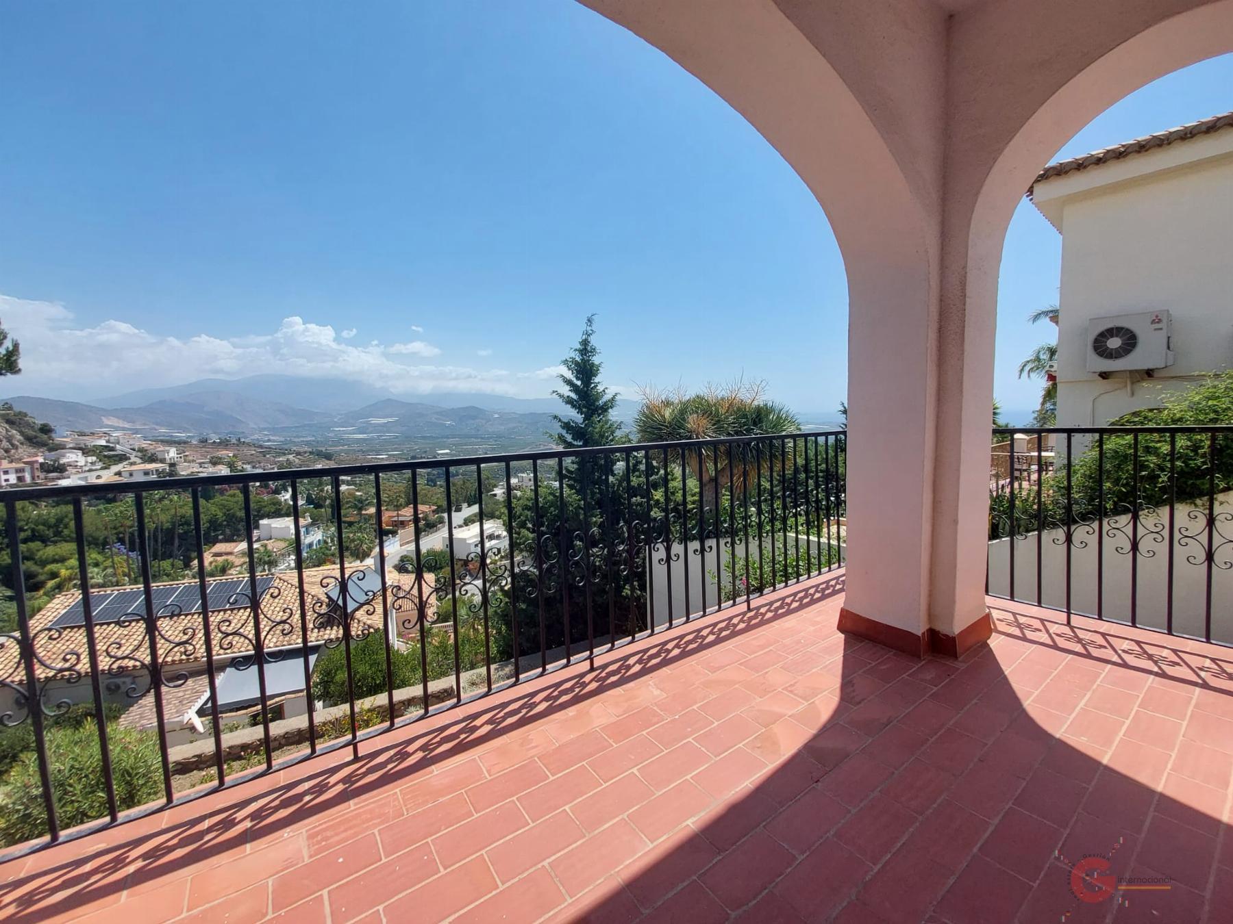 For sale of chalet in Salobreña