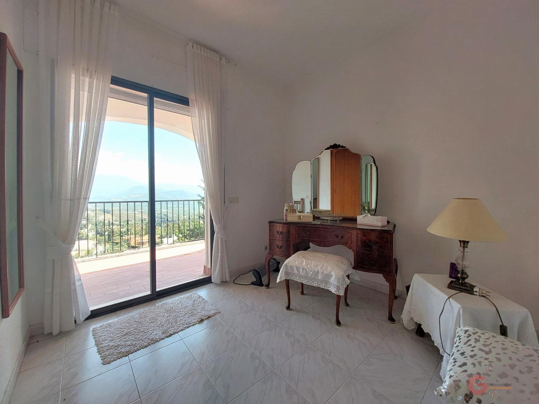 For sale of chalet in Salobreña