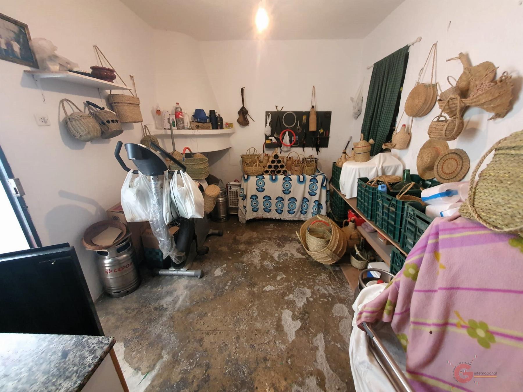 For sale of house in Vélez de Benaudalla