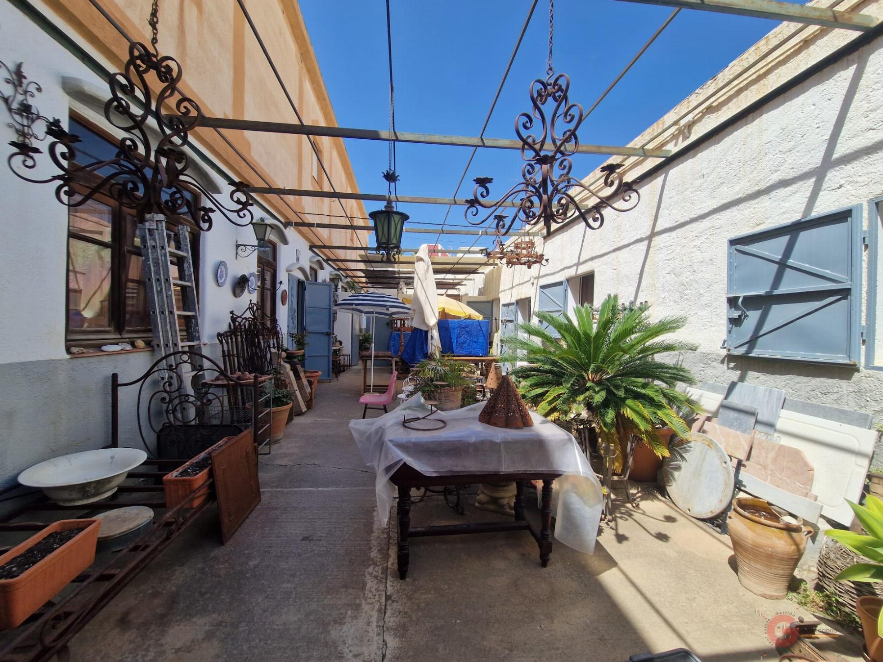 Venta de nave industrial en Lobres