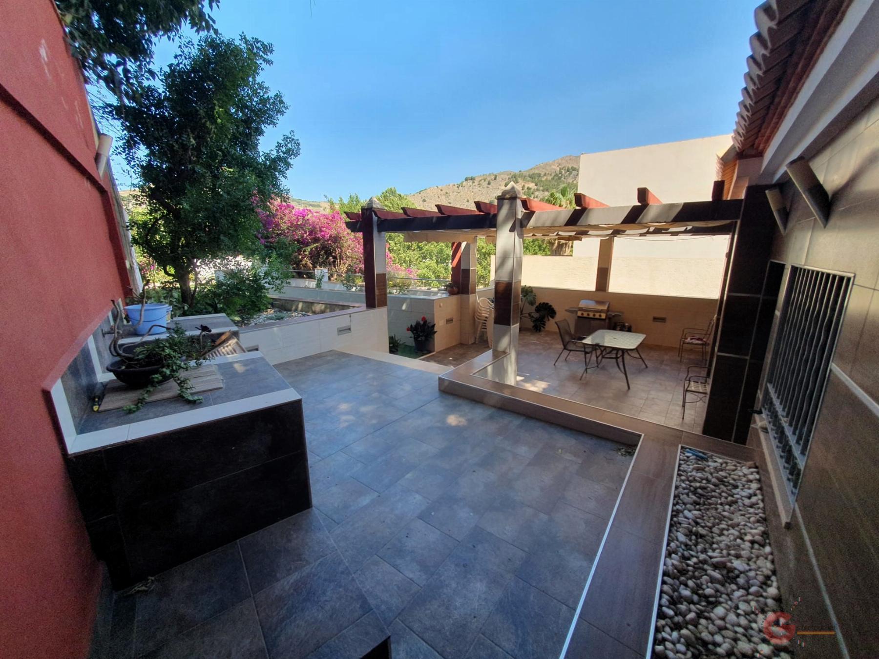 Venta de chalet en Vélez de Benaudalla
